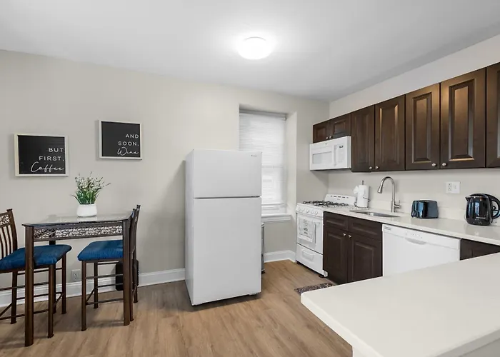 Cozy City View Apartment